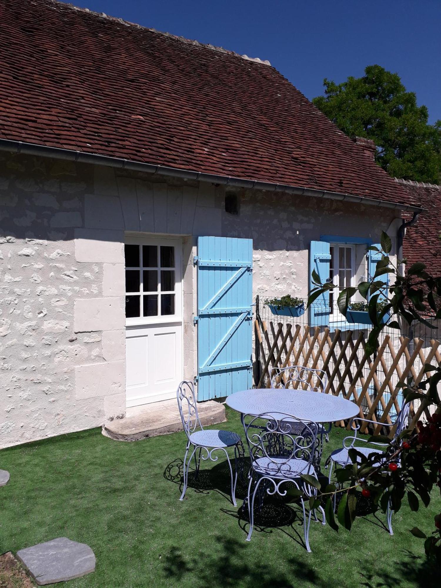 Le Moulin Bleu Bed & Breakfast Seigy Exterior photo